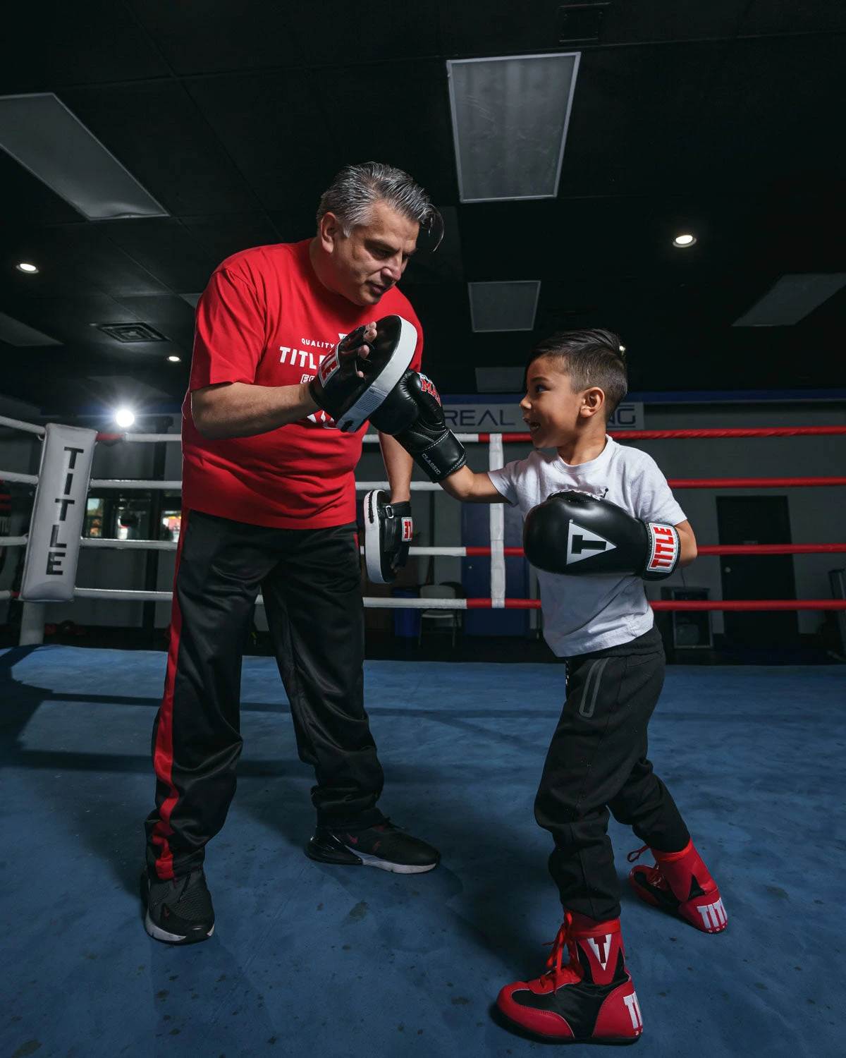 TITLE Classic Black Max Boxing Gloves 2 TITLE Classic Black Max Boxing Gloves - Image 2