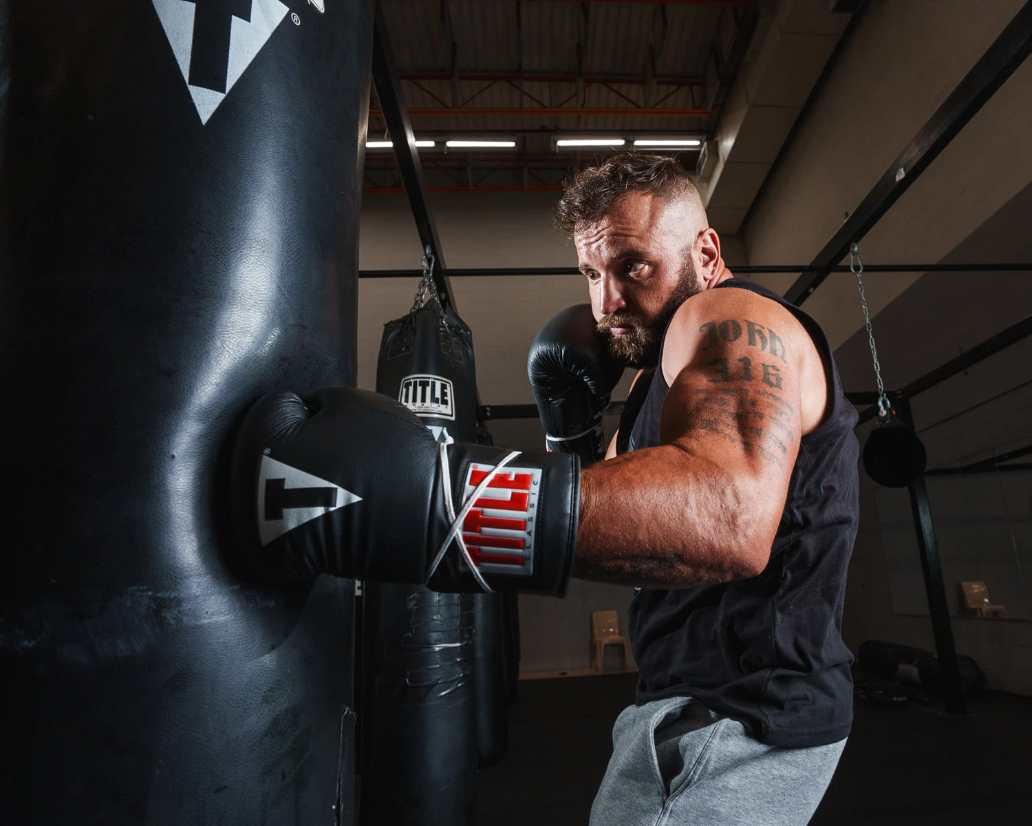 TITLE Classic Leather Lace Training Gloves 2.0 9 TITLE Classic Leather Lace Training Gloves 2.0 - Image 9